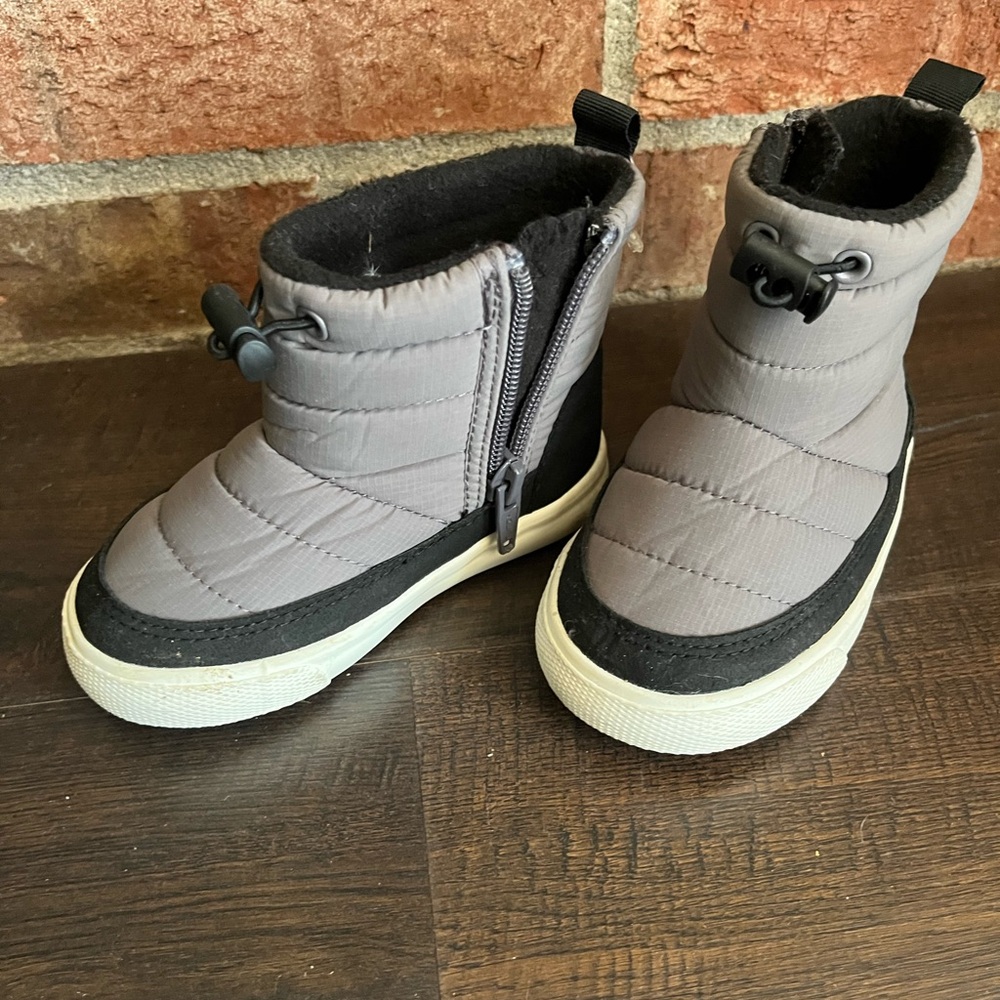 Cat & Jack Gray and Black Kids Snow Boots